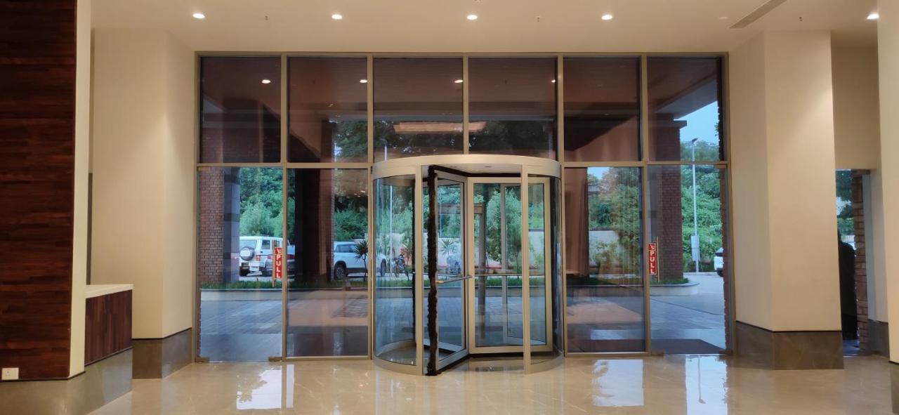Manjeera Sarovar Premiere Hotel Rajahmundry Exterior photo